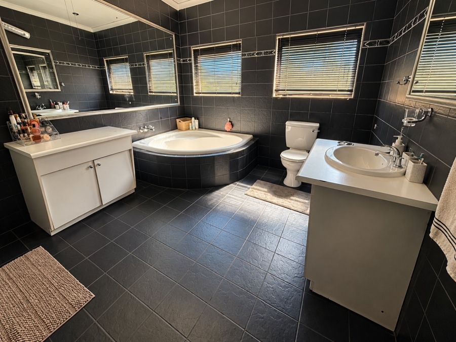 3 Bedroom Property for Sale in Maraldi Estate Free State